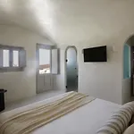 Atoles Retreat 4* Imerovigli (Santorini)