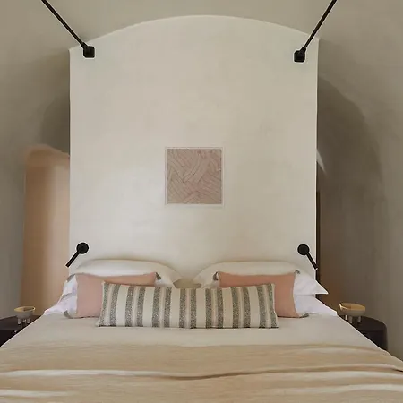 Atoles Retreat Imerovigli (Santorini)